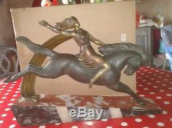 ART DECO SCULPTURE STATUE dame sur son cheval