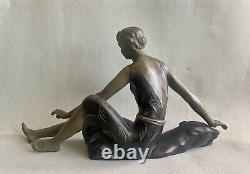 Ancienne sculpture art deco 1930 LIMOUSIN femme tapis peau panthere woman statue
