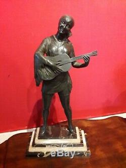 Ancienne sculpture art déco statue régule femme à la guitare no bronze
