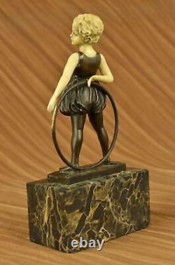 Art Déco Bébé École Fille à Jouer Bronze Sculpture Avec Figurine Solde