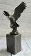 Art Déco Flying Aigle Tenant Un Poisson 100% Bronze Sculpture Statue Figurine