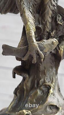 Art Déco Flying Aigle Tenant Un Poisson 100% Bronze Sculpture Statue Figurine