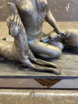 Art Deco Sculpture Femme Aux Levriers Signee Salvado Fonte D'art Et Marbres