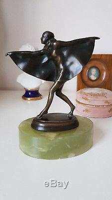 BRONZE ART DECO JOSEF LORENZL, BAT GIRL / FEMME A LA CAPE Statue / Sculpture