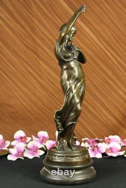 Belle Bronze Sculpture Femme Avec Oiseau Signé Art Déco Fonte Figurine Statue