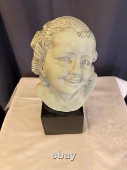 Buste De Jeune Fille Souriante Art Deco Signée B. Rezl Terre Cuite Avec Patine