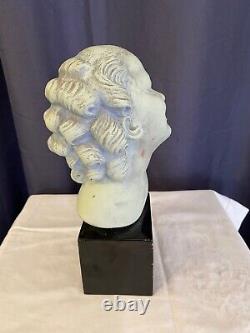 Buste De Jeune Fille Souriante Art Deco Signée B. Rezl Terre Cuite Avec Patine
