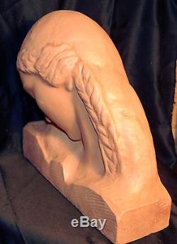 Buste en terre cuiteFemme à la nattesculpture art-déco de GENNARELLi 1881-1943