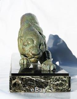 D. H CHIPARUS Sculpture Animalière Statue d'une Lionne à l'affût Signée Art Déco