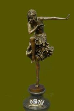 D H Chiparus Art Déco Bronze Sculpture Femme en Robe Figurine