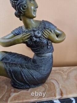 Demeter Chiparus 1868-1947 Sculpture en régule Art Déco signée Femme à la biche