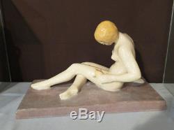 Femme à la tortue, éditions Kaza. Sculpture craquelée. French Art Deco Pottery