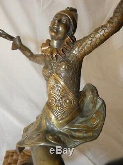 Grand et très beau bronze Art Déco Arlequin danseur, signé JOURDAIN