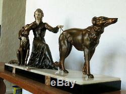 Grande sculpture Art Deco Dame et chiens statue 20 kg