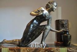 Grande sculpture Art Déco femme à la fontaine antique statue woman figural 1925