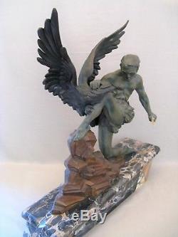 Grande sculpture en métal époque art déco l'homme et l'aigle