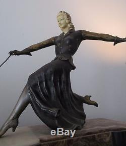 Immense Statue sculpture chryséléphantine Art Déco 1925 femme aux dobermans 91cm