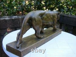 Importante sculpture lionne marchant en terre cuite signée Bargas Art Déco 1930