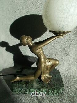 Lampe art deco 1930 statue femme danseuse sculpture en metal couleur bronze