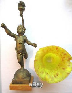 Lampe de table, sculpture angelot sur marbre + tulipe Clichy pâte de verre jaune