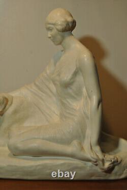 Louis RICHE Sculpture statue platre patiné art déco femme chien lévrier