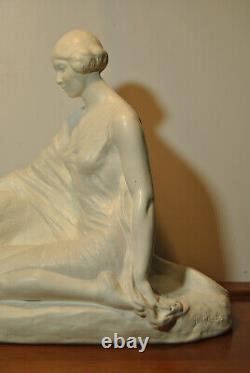 Louis RICHE Sculpture statue platre patiné art déco femme chien lévrier