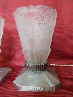 Paire de lampe art deco tulipe en verre a sculpture florale style lalique vase