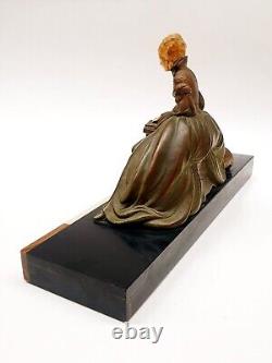 R. Miandres (XIX-XXe) Sculpture Art Déco régule Liseuseet Son Chien