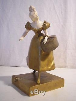 René Auguste DEBARRE 1883-1969 Jeune femme à la rose Sculpture chryséléphantine