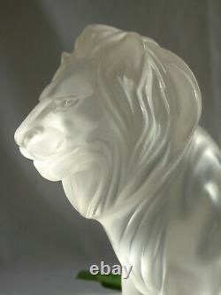 Sculpture Animaliere Lalique En Cristal Depoli, Lion Bamara Assis, Art Deco
