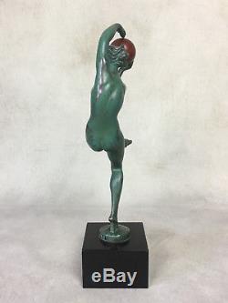Sculpture Art Déco (1920-1930) Signée Briand La Danseuse Au Ballon