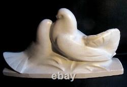 Sculpture Art Déco, céramique craquelée blanche signée DAX, Les Colombes