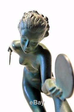 Sculpture Art déco 1930 Femme nue aux cymballes sur socle minéral noir
