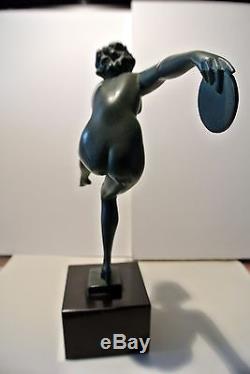 Sculpture Art déco 1930 Femme nue aux cymballes sur socle minéral noir