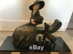 Sculpture Chryséléphantine Art Deco Femme assise et agneau très bon état