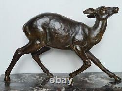 Sculpture animalière 2 biches en régule patiné socle en marbre Art-déco 1930