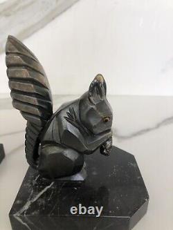 Sculpture art déco régule Hippolyte Moreau serre livre écureuil