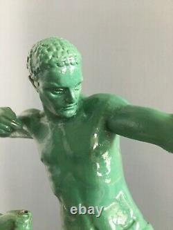 Sculpture art déco régule a patine verte dans le goût Uriano, Riolo
