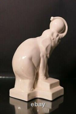 Sculpture céramique art déco éléphant avec ballon signé Duquenne