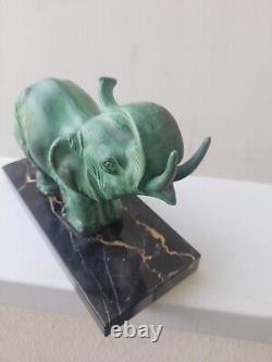 Sculpture elephant révérence en regule patine vert art deco sur socle marbre