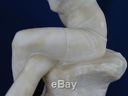 Sculpture en albâtre d'une baigneuse E. Battiglia Art Déco Sculpture in Alabaster