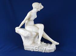 Sculpture en albâtre d'une baigneuse E. Battiglia Art Déco Sculpture in Alabaster
