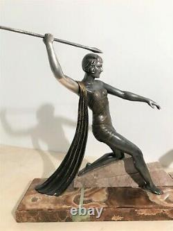Sculpture époque art déco en métal Diane chasseresse signée J. Dauvergne