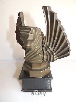 Sculpture/mascotte en bronze cheval ailé art déco hauteur 14 cm vers 192