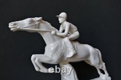 Sculpture statue cheval équestre Art Déco Jockey Faïence crème Sarreguemines