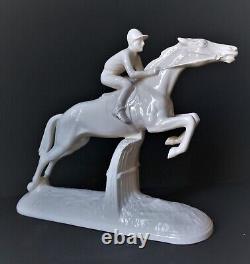 Sculpture statue cheval équestre Art Déco Jockey Faïence crème Sarreguemines