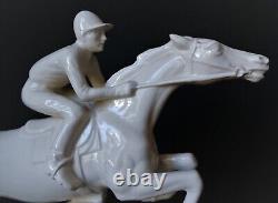 Sculpture statue cheval équestre Art Déco Jockey Faïence crème Sarreguemines