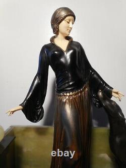 Sculpture statue régule art déco chryséléphantine femme élégante lévrier