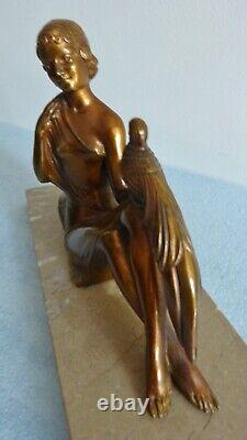 Sculpture statuette ancienne régule ancien Art Déco signé H BAL femme à l'oiseau