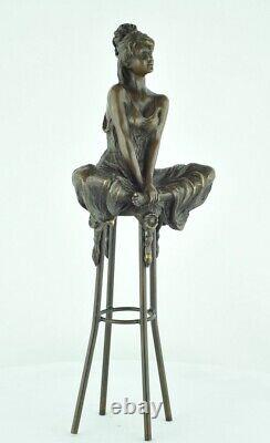 Statue Sculpture Demoiselle Sexy Style Art Deco Style Art Nouveau Bronze massif